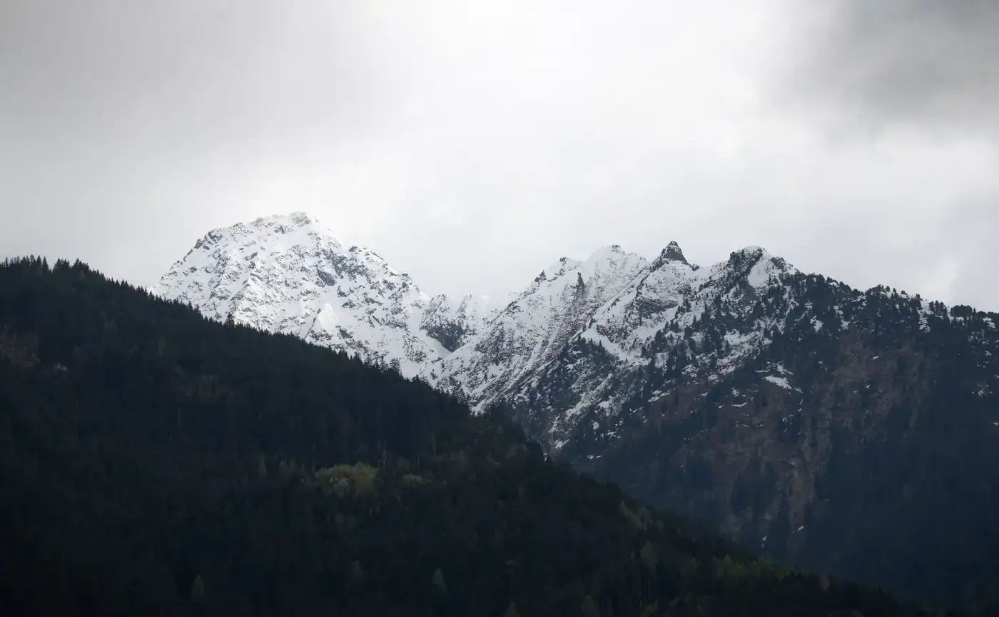 Stunning snowy mountain peaks in Tirol, Austria, offering a serene natural landscape.